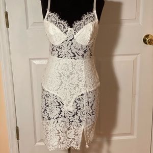 Host Pick 🎉 NWOT White Lace Sexy Body Con Dress
